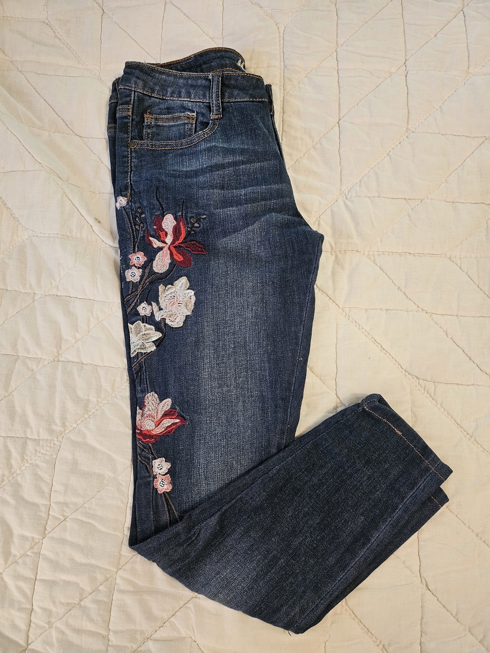MACHINE-Nouvelle Mode Distressed Floral Embroidered Jeans- Size 9